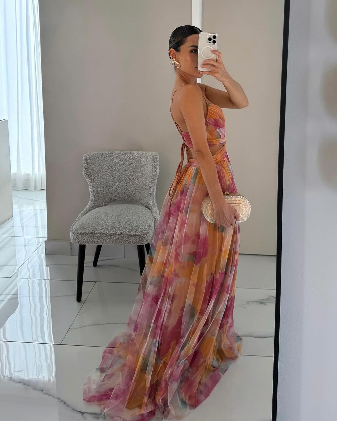 Rosea Elegancka Sukienka Maxi z Koronkowym Wiązaniem i Nadrukiem