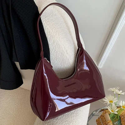 Vera™ – Elegancka, bordowa torebka na ramię o lakierowanym wykończeniu