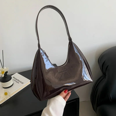 Vera™ – Elegancka, bordowa torebka na ramię o lakierowanym wykończeniu