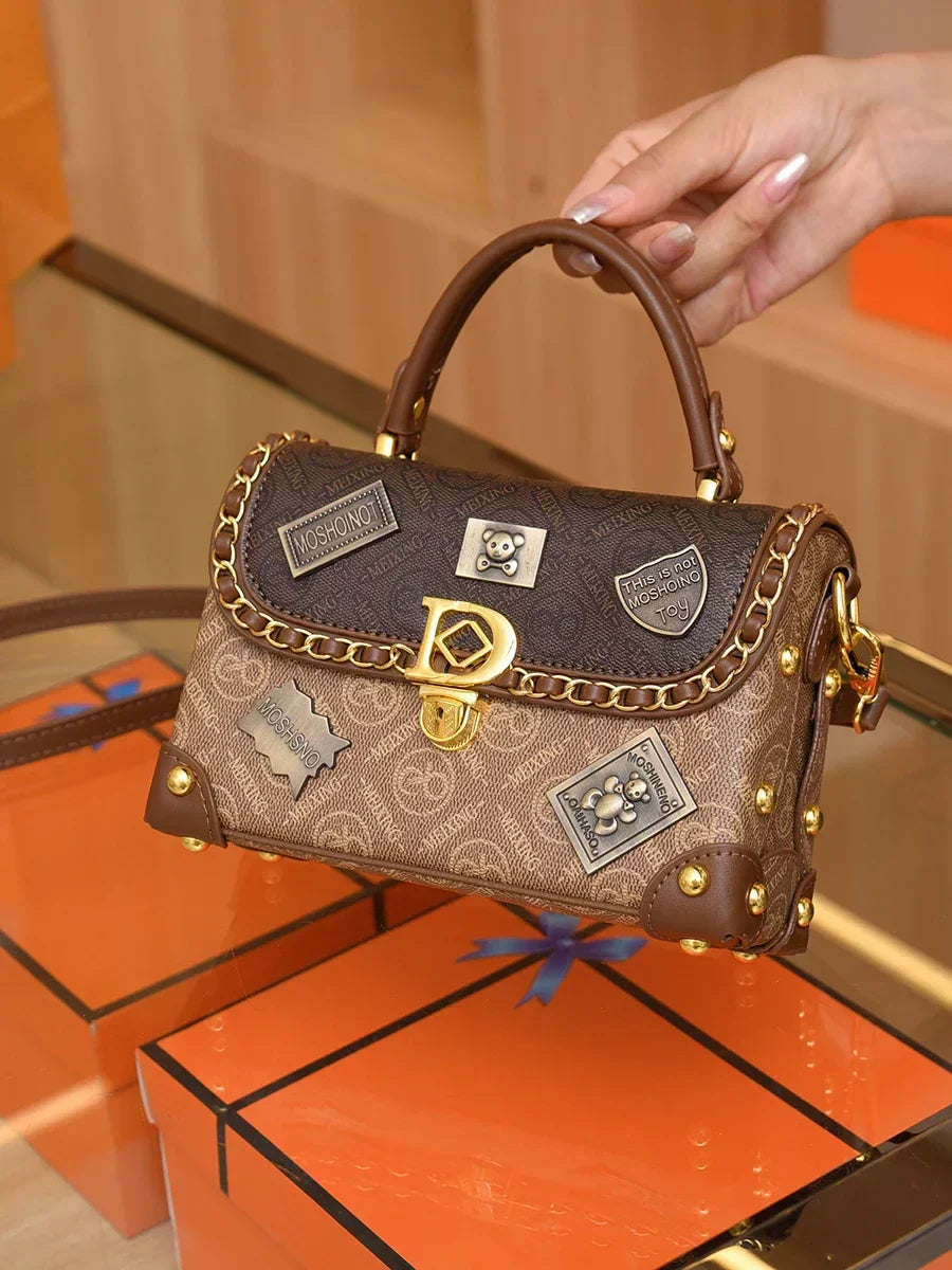 Mazur & Mazur© – Retro torba na ramię z monogramem i złotymi detalami Zelda™