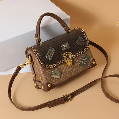 Mazur & Mazur© – Retro torba na ramię z monogramem i złotymi detalami Zelda™