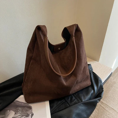 freja™ – Elegancka, miękka torebka na ramię w stylu zamszowym od Mazur & Mazur©