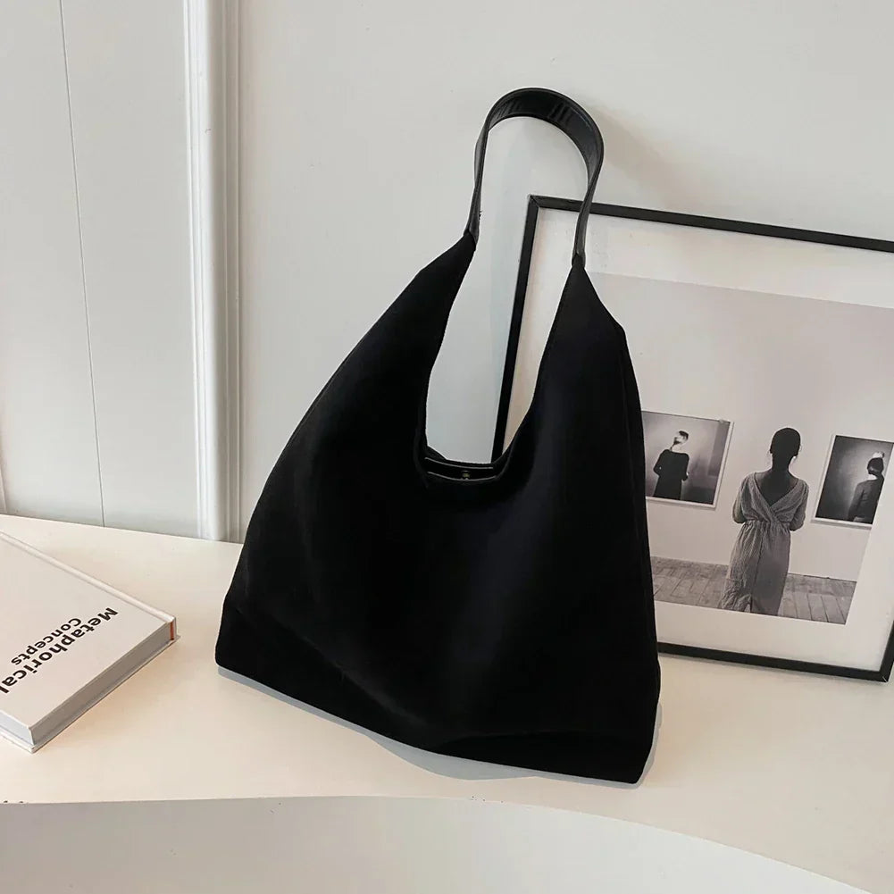 freja™ – Elegancka, miękka torebka na ramię w stylu zamszowym od Mazur & Mazur©