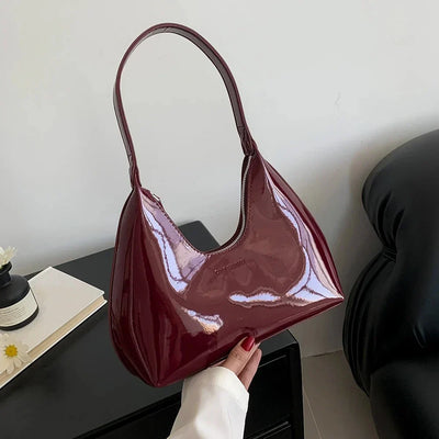 Vera™ – Elegancka, bordowa torebka na ramię o lakierowanym wykończeniu