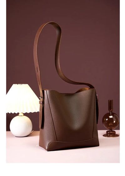 tine™ – Elegancka torebka na ramię w piaskowym odcieniu z uchwytem w formie paska | Mazur & Mazur©