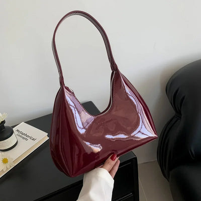 Vera™ – Elegancka, bordowa torebka na ramię o lakierowanym wykończeniu
