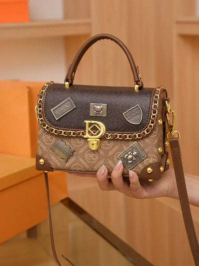 Mazur & Mazur© – Retro torba na ramię z monogramem i złotymi detalami Zelda™