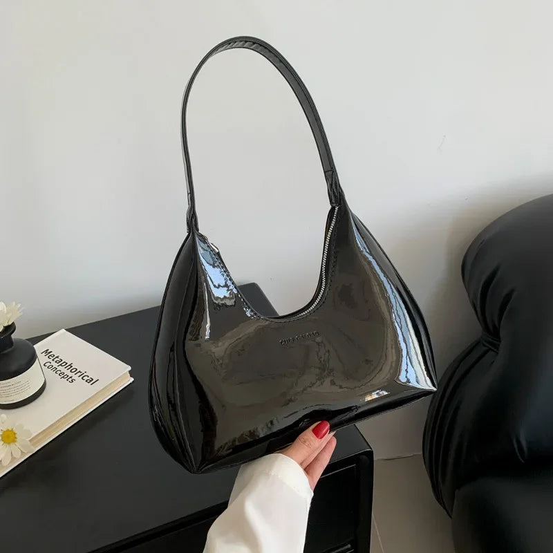 Vera™ – Elegancka, bordowa torebka na ramię o lakierowanym wykończeniu