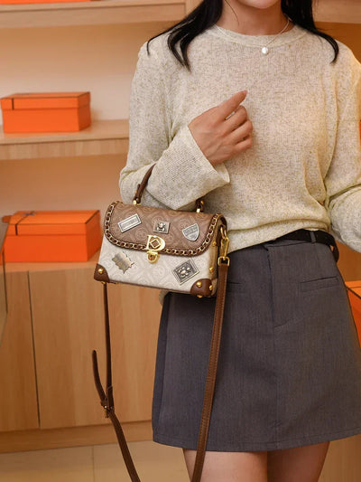 Mazur & Mazur© – Retro torba na ramię z monogramem i złotymi detalami Zelda™