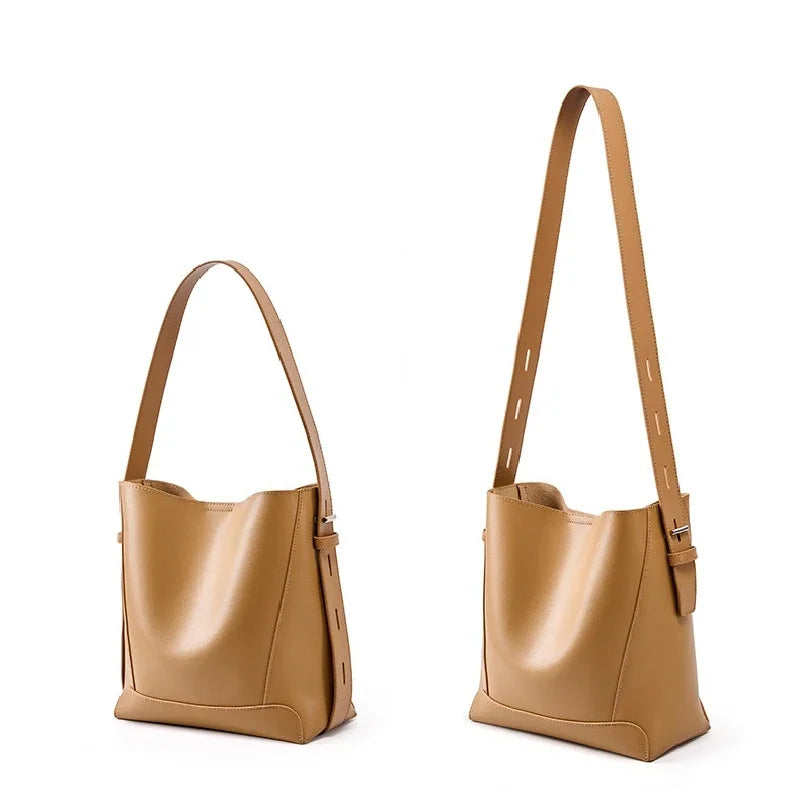 tine™ – Elegancka torebka na ramię w piaskowym odcieniu z uchwytem w formie paska | Mazur & Mazur©
