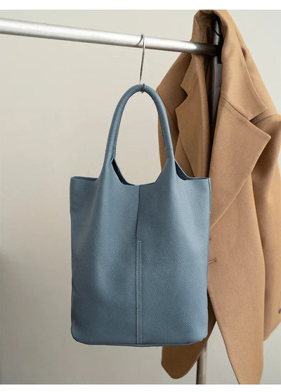Mazur & Mazur© saga™ – Jasnoniebieska torba typu bucket o luksusowym wyglądzie skóry