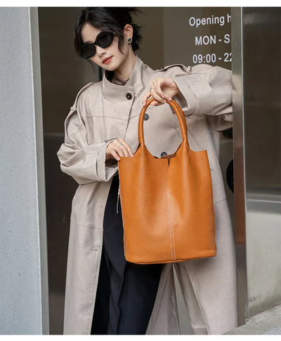 Mazur & Mazur© saga™ – Jasnoniebieska torba typu bucket o luksusowym wyglądzie skóry