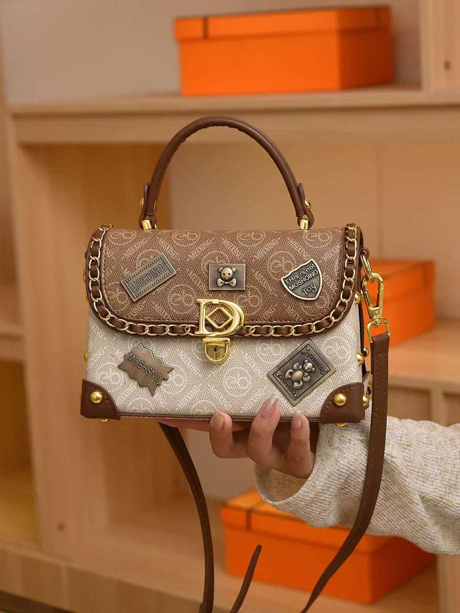Mazur & Mazur© – Retro torba na ramię z monogramem i złotymi detalami Zelda™