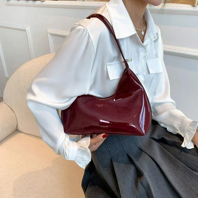 Vera™ – Elegancka, bordowa torebka na ramię o lakierowanym wykończeniu