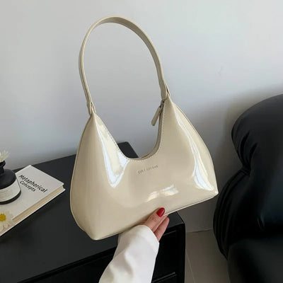 Vera™ – Elegancka, bordowa torebka na ramię o lakierowanym wykończeniu