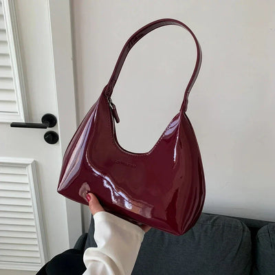 Vera™ – Elegancka, bordowa torebka na ramię o lakierowanym wykończeniu