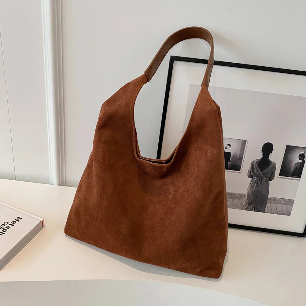 freja™ – Elegancka, miękka torebka na ramię w stylu zamszowym od Mazur & Mazur©