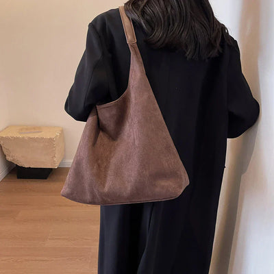 freja™ – Elegancka, miękka torebka na ramię w stylu zamszowym od Mazur & Mazur©