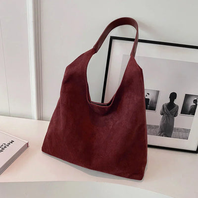 freja™ – Elegancka, miękka torebka na ramię w stylu zamszowym od Mazur & Mazur©