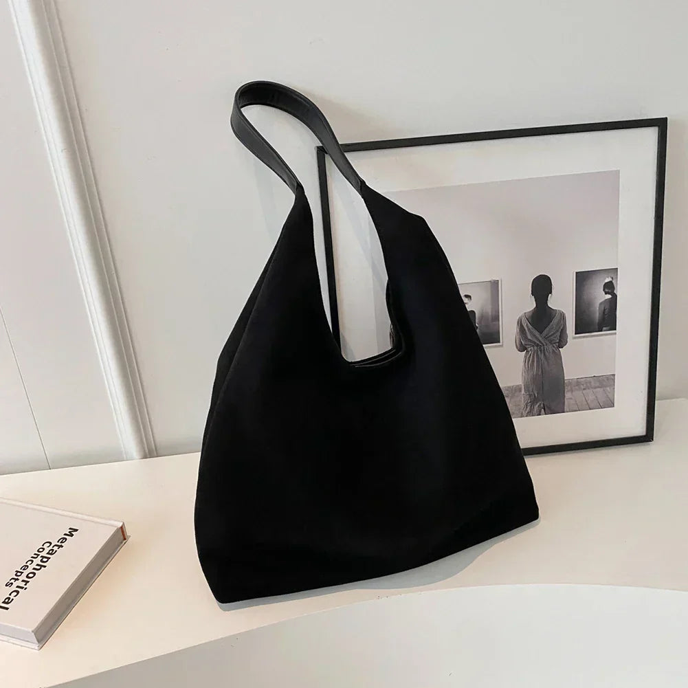freja™ – Elegancka, miękka torebka na ramię w stylu zamszowym od Mazur & Mazur©