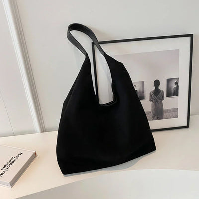 freja™ – Elegancka, miękka torebka na ramię w stylu zamszowym od Mazur & Mazur©