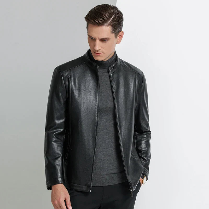 Loke™ Noir – Elegancki płaszcz skórzany z wysokim kołnierzem i czystymi liniami