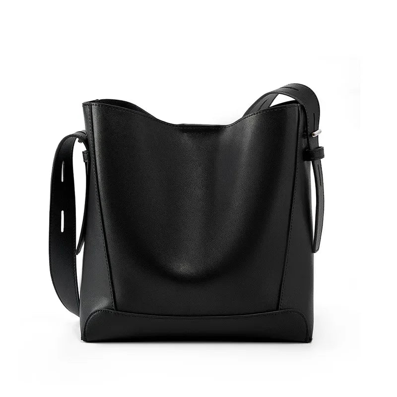 tine™ – Elegancka torebka na ramię w piaskowym odcieniu z uchwytem w formie paska | Mazur & Mazur©