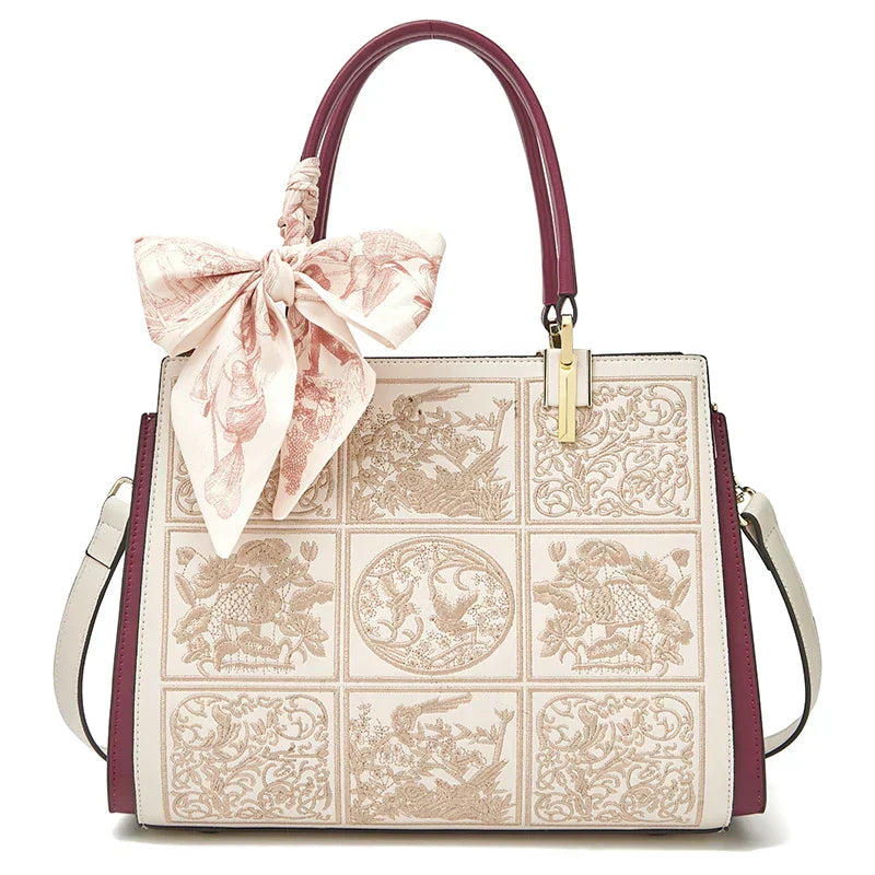 Sylvia™ – Unikalna torebka crossbody z haftem i kokardą od Mazur & Mazur©