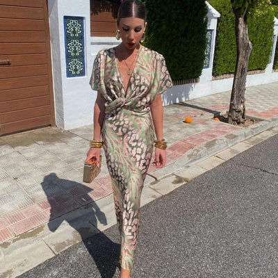 Elegancka sukienka Rosea z jedwabiu z dekoltem w serek