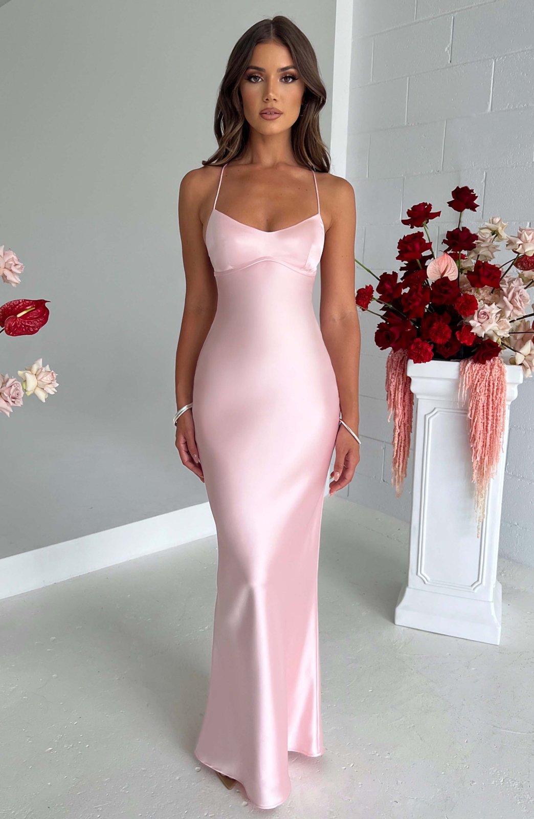 Rosea luksusowa satynowa sukienka maxi