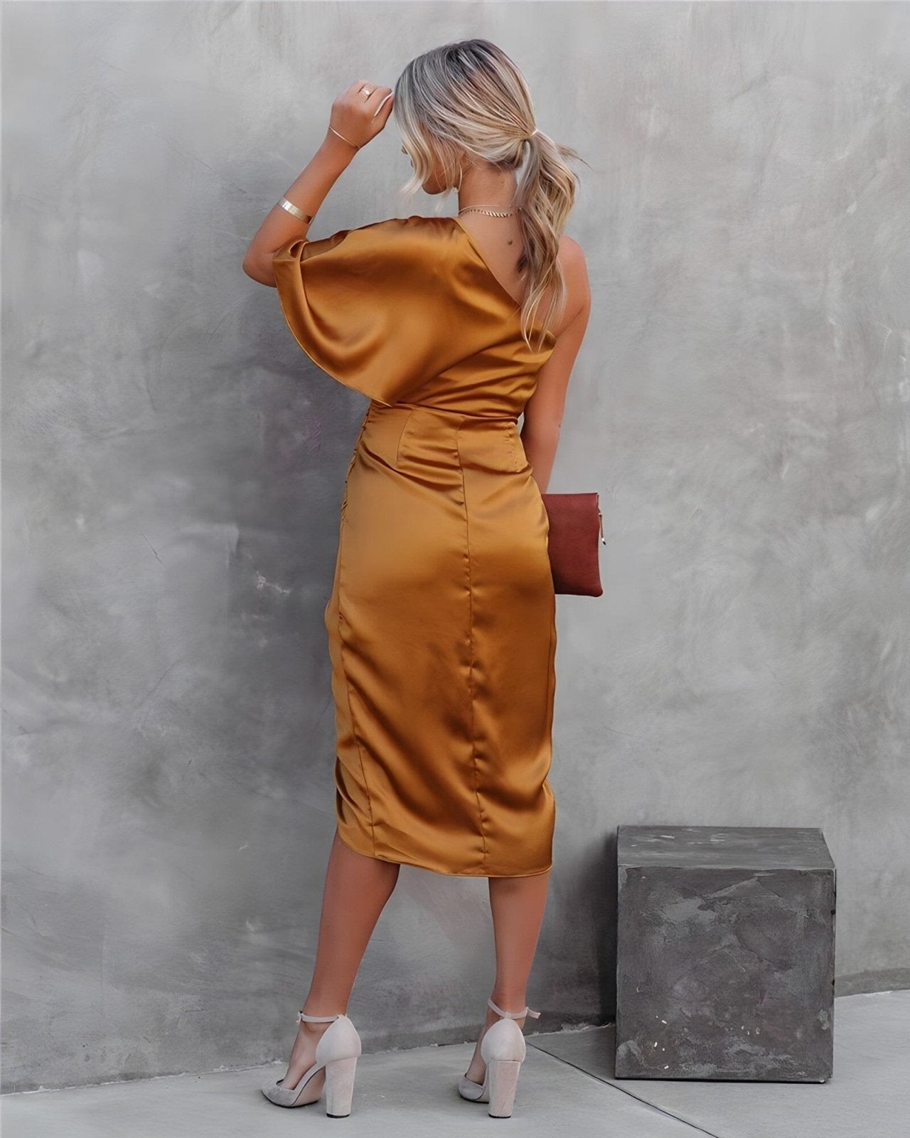 Elegancka sukienka z jedwabiu Rosea z rozcięciami