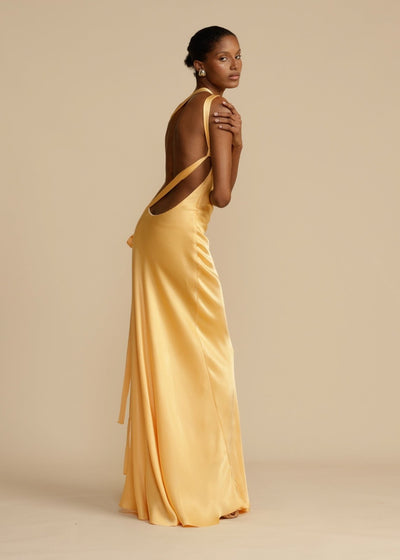 Sukienka maxi Rosea Silk z eleganckimi ramiączkami