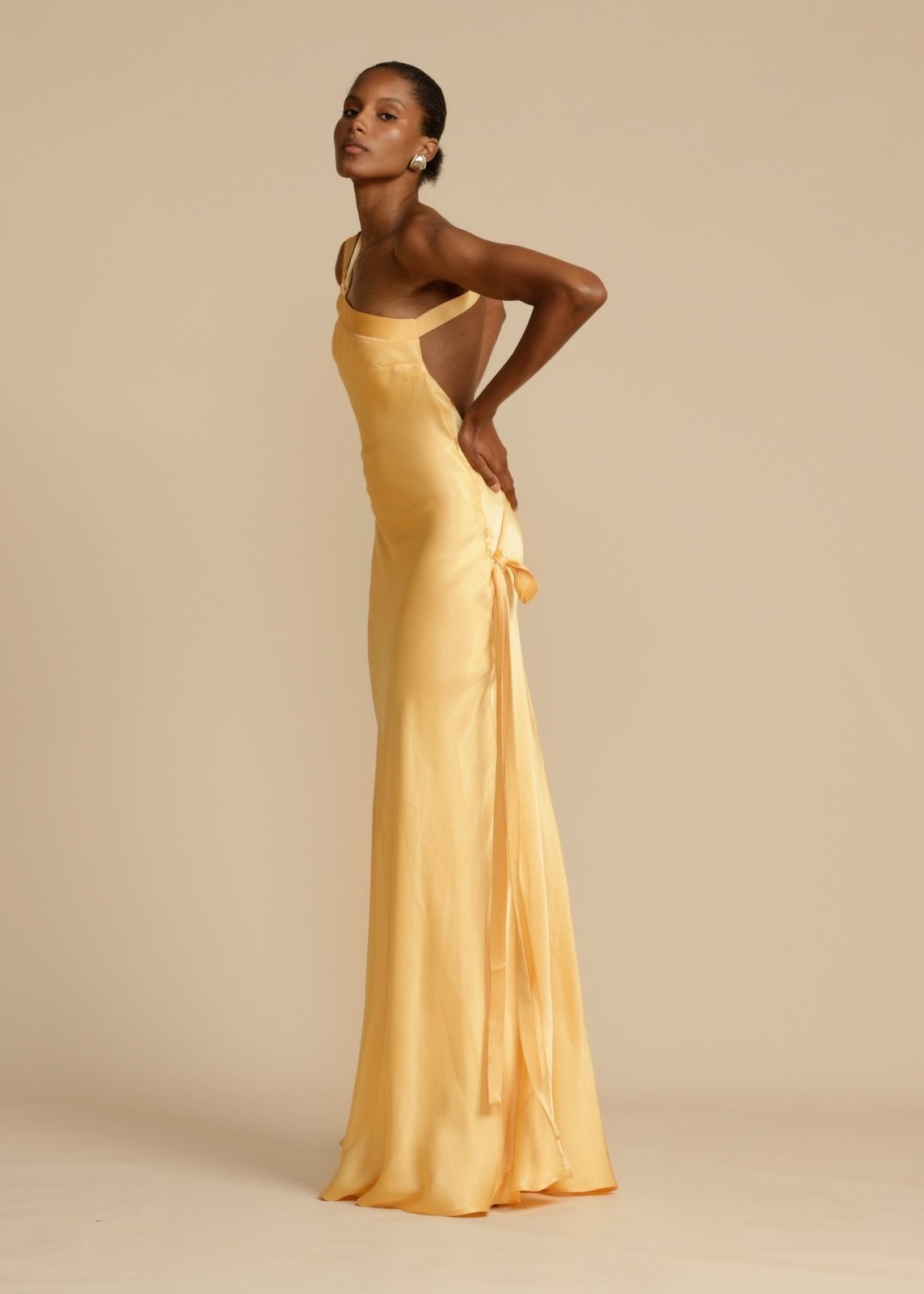 Sukienka maxi Rosea Silk z eleganckimi ramiączkami